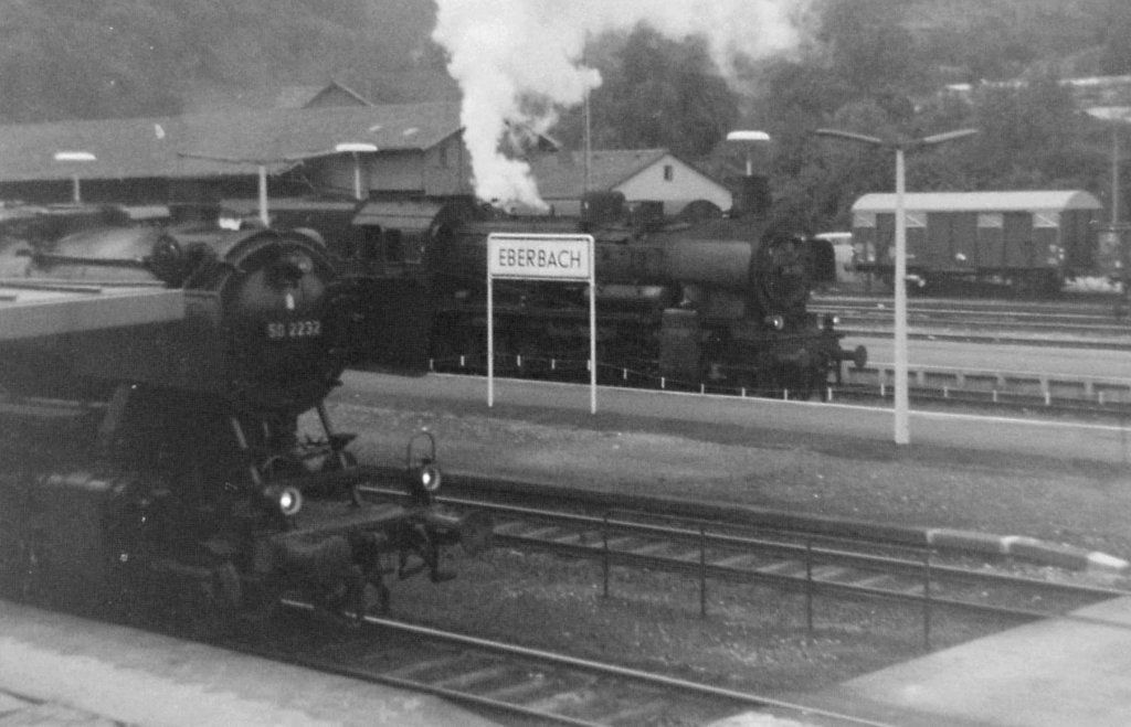 38 3182 Bahnhof Eberbach/Neckar 09.66, vorn die 50 2232