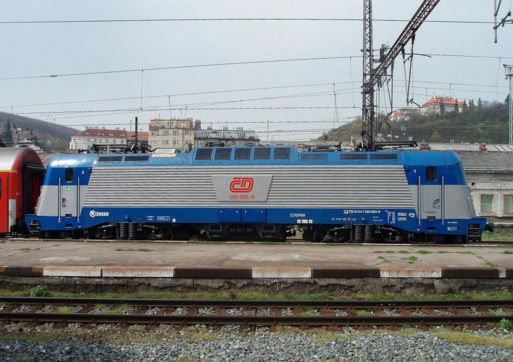 380 005 am 19.4.2012 in Bf. Praha Smchov.