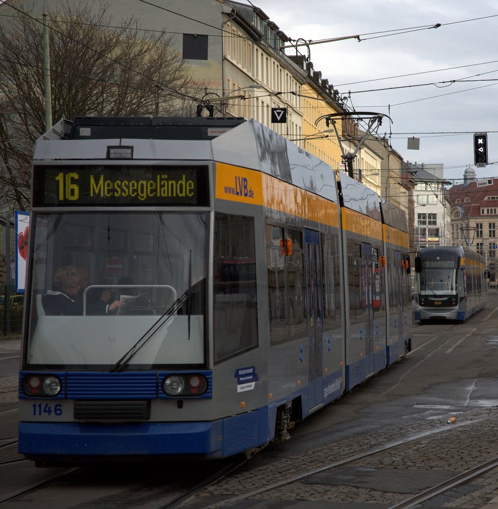 4 Linien der LVB  , die  9, die 10, die 11 und die 16 fahren durch die Kurt- Schumacher-Strae in Leipzig.Am 13.04.2013  gegen 07:00 Uhr knnen 2 moderne Triebwagen der Linie  11 und 16 abgelichtet werden.