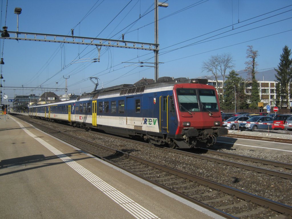 4-teiliger  REV  NPZ (mit dem RBDe 560 117-4) als Domino-Ersatz R 6833 in Solothurn, 15.03.2012