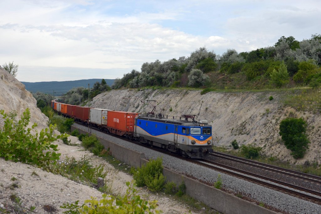 400 167 mit einem Containerzug am 09.06.2012 unterwegs bei Szr.