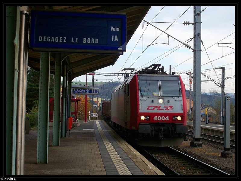 4004 der CFL zieht einen Gterzug durch den Wasserbilliger Bahnhof. Aufgenommen am 21.11.2009