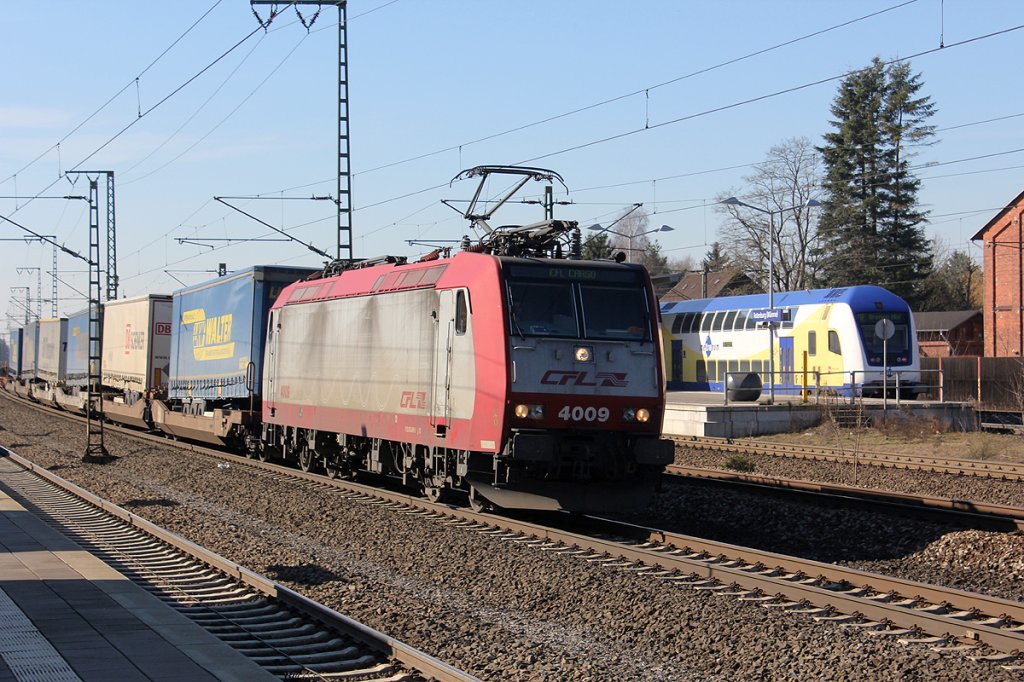 4009 legt sich mit dem Gterzug Richtung Hamburg in die Kurve. Aufgenommen am 5.3.13 in Rotenburg (Wmme)