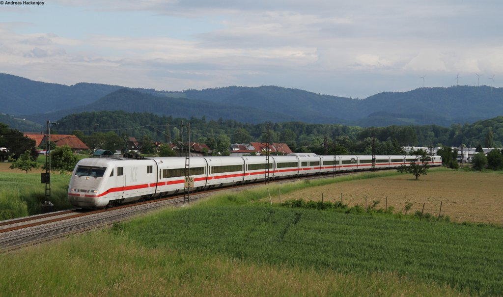 401 0** als ICE 376 (Interlaken OSt-Frankfurt (Main) Hbf) bei Kollmarsreute 27.5.12