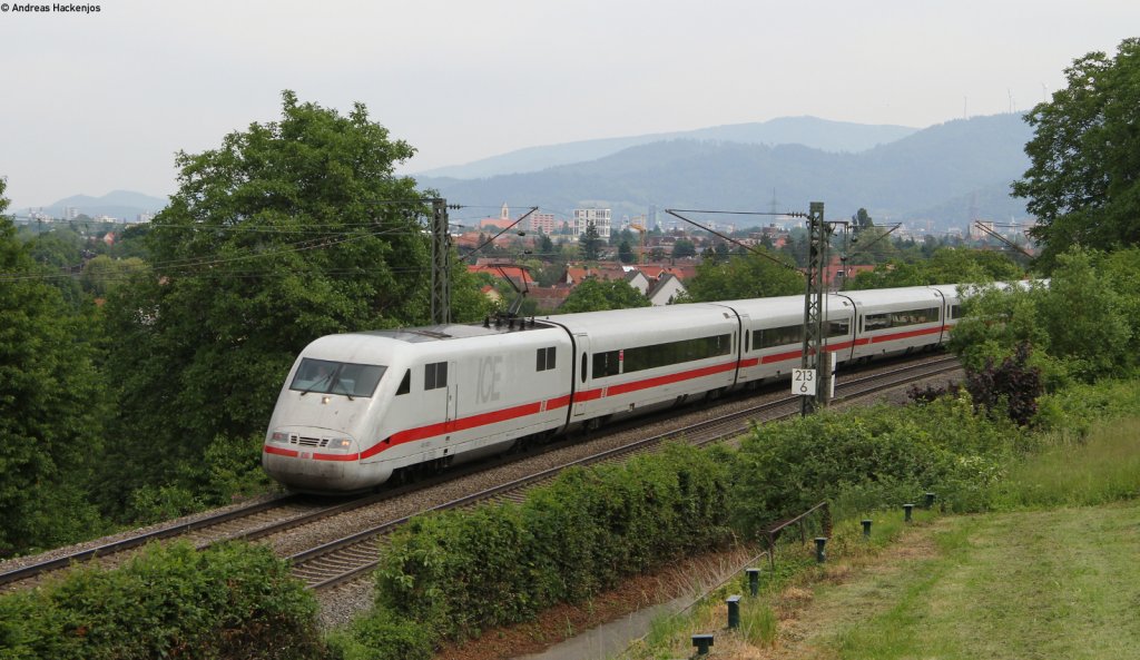 401 002-1 als ICE 71 (Hamburg Altona-Interlaken Ost) bei Freiburg 27.5.12