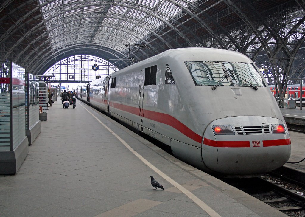 401 003 als ICE796 Leipzig - Hamburg-Altona in Leipzig Hbf, 14.2.011.