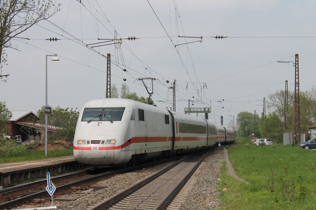 401 004-7  M�hldorf am Inn  am 02.05.2013 bei der Durchfahrt in Kenzingen. Der Zug fuhr �ber das �berholgleis, da die zwei Hauptgleise wegen einer Baustelle gesperrt sind.