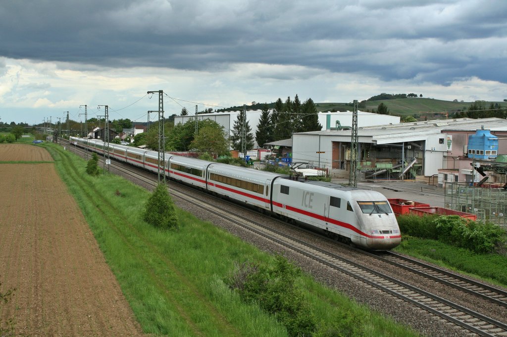 401 010-4 als ICE ___ nach Berlin Ostbahnhof am Nachmittag des 11.05.13 in Auggen.