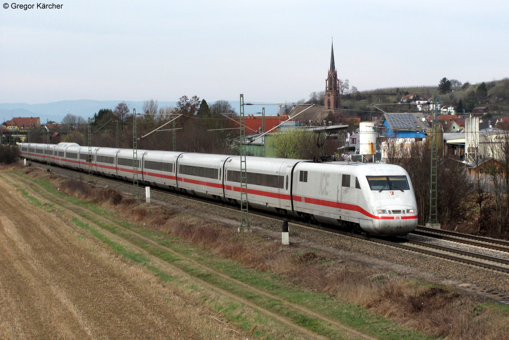 401 017-9  Hof  als ICE 71 (Hamburg-Altona - Basel SBB) am 17.03.2012 bei Teningen.