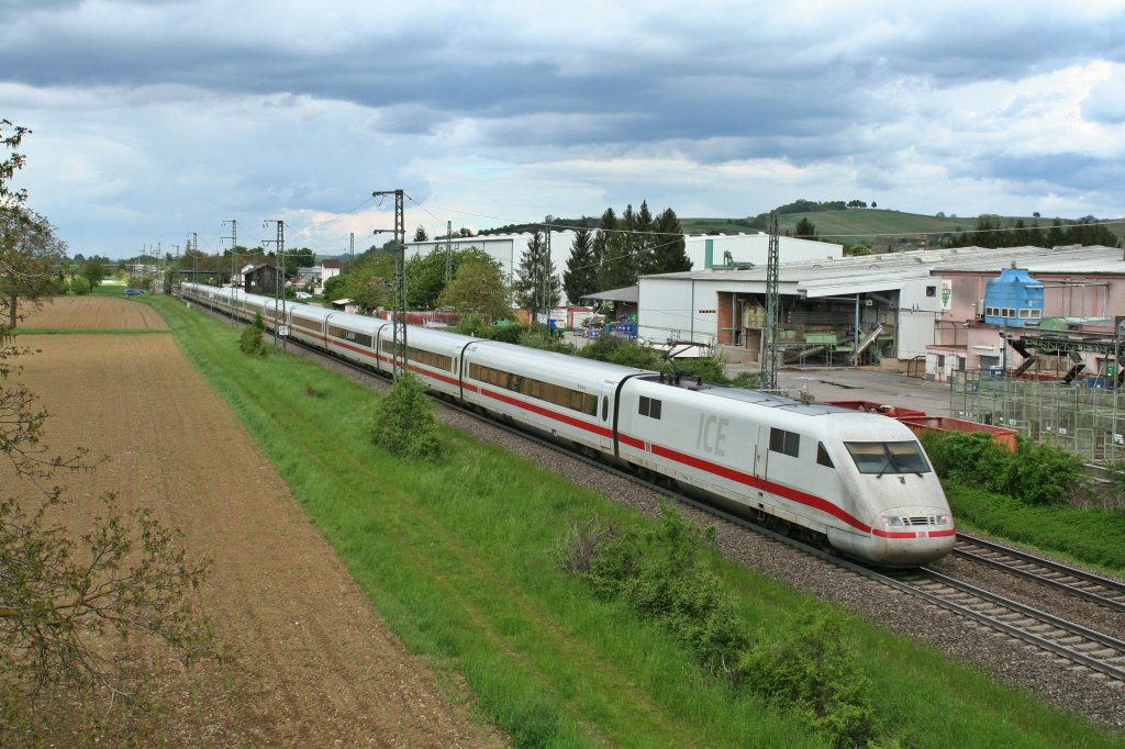 401 019-5 am 11.05.13 als ICE 279 unterwegs nach Basel SBB. Das Bild entstand bei Auggen.