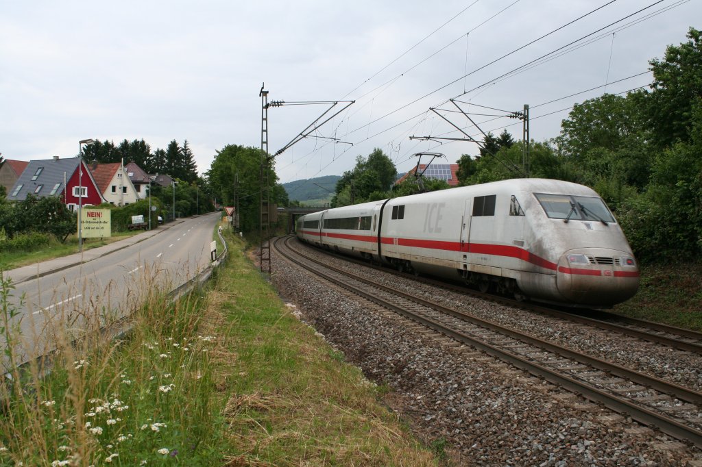 401 060-9 als ICE 270 von Basel SBB nach Berlin Ostbahnhof am 25.06.13 in Schallstadt.