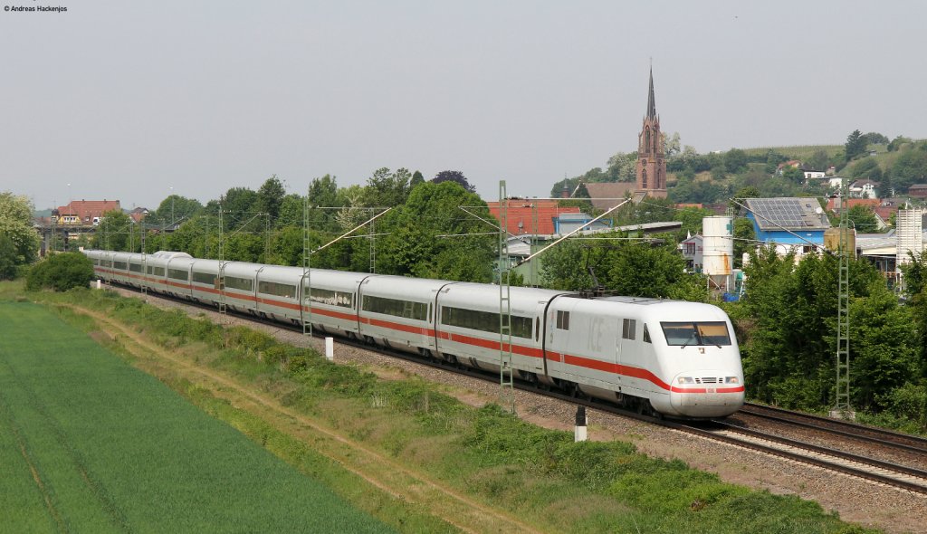 401 067-4 als ICE 71 (Hamburg Altona-Basel SBB) bei Teningen 7.5.11