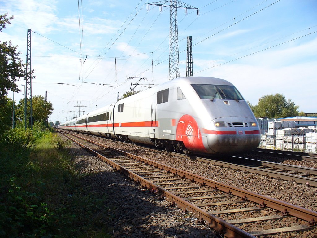 401 067 f�hrt als ICE 756 Saarbr�cken - Frankfurt (Main) am 16.09.2011 durch Landstuhl in Richtung Kaiserslautern

