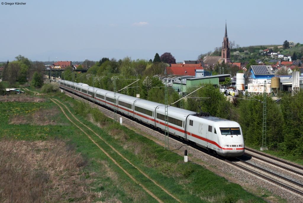 401 072-4 als ICE 277 (Berlin-Interlaken) am 25.04.2013 bei Teningen.