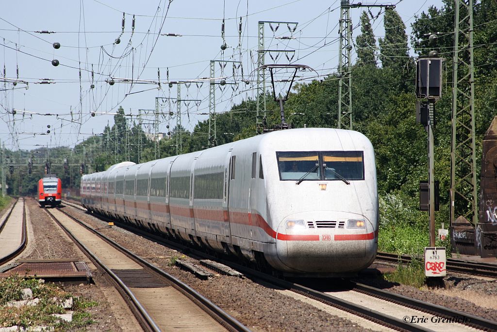 401 072 mit einem ICE in Hannover-Bismarckstra�e am 28.06.11.