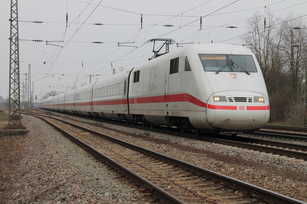 401 074-0 als ICE 371 in Richtung Basel. Hier ist die Einheit am 29.03.2013 kurz vor Orschweier.