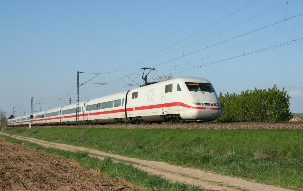 401 074-0 am Abend des 25.04.13 zwischen Buggingen und Mllheim (Baden) auf der Hhe von Hgelheim. (Km 234,3)