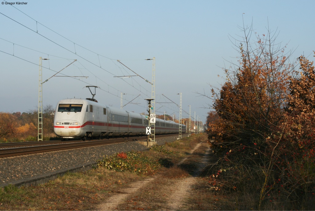 401 076  Bremen  als ICE 75 Hamburg-Zürich bei Forchheim. Aufgenommen am 13.11.2012.