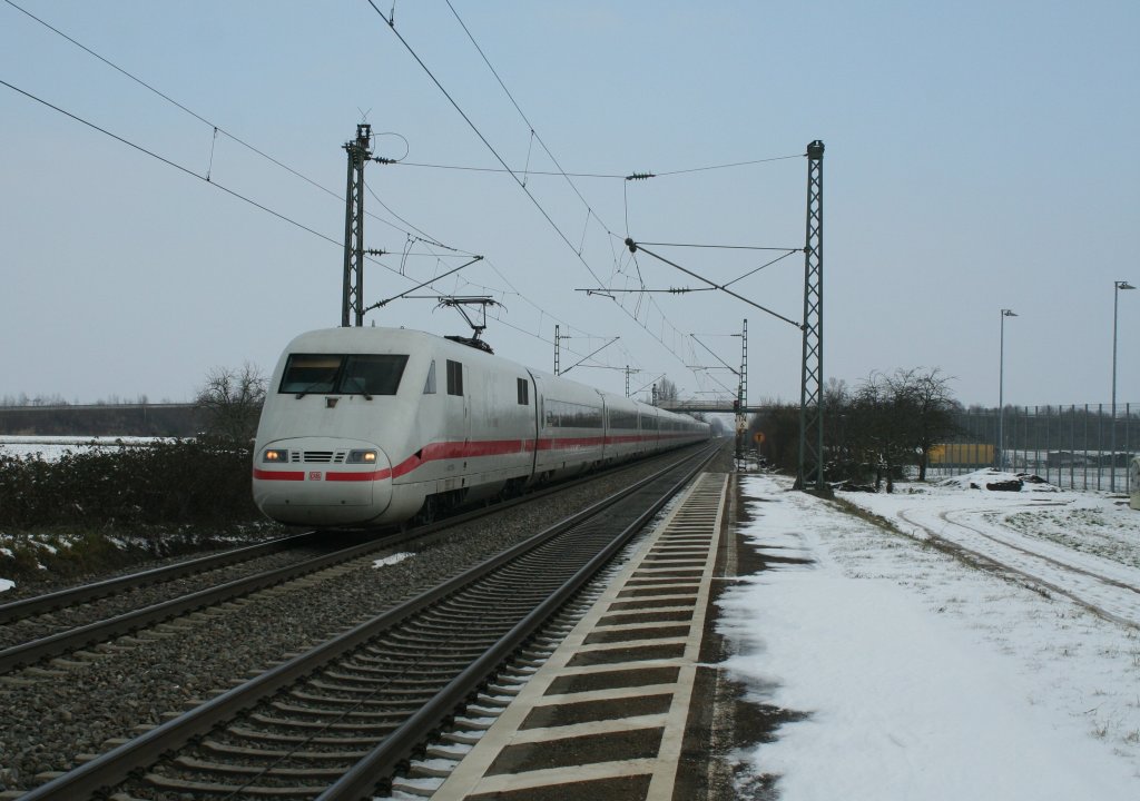 401 079-9 durcheilt am Morgen des 13.02.13 den Bahnhof Ringsheim Richtung Sden.