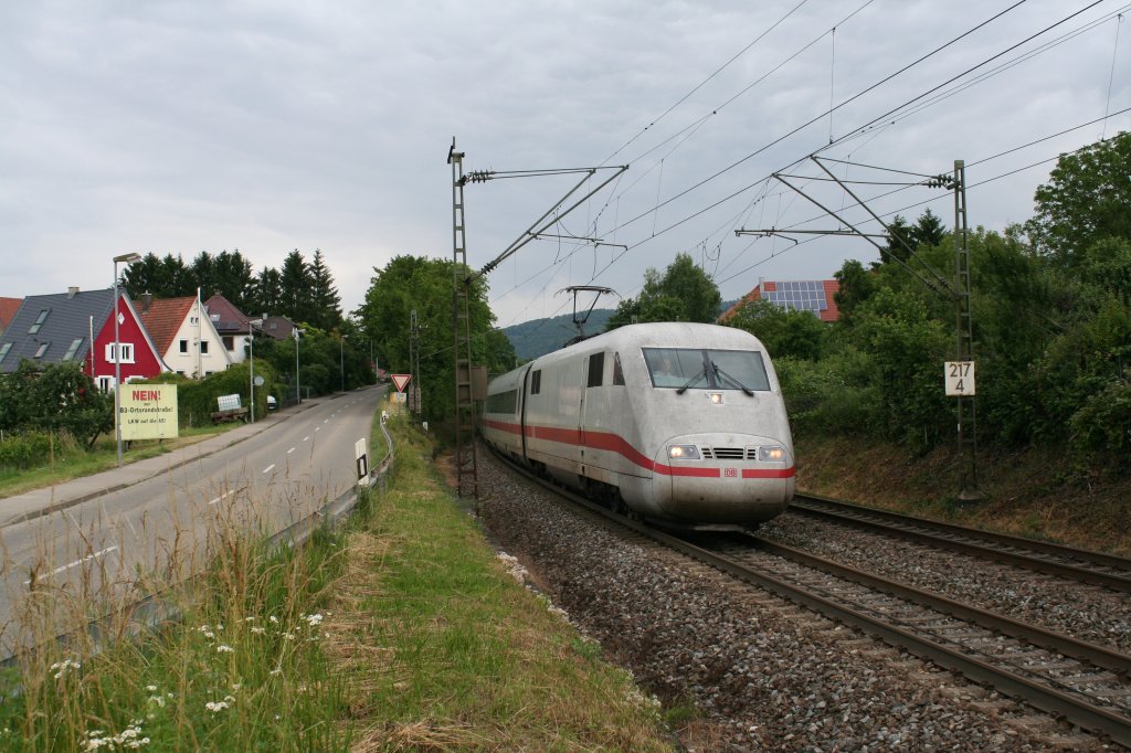 401 083-1 als ICE 75 nach Zrich HB am Nachmittag des 25.06.13 kurz nach Schallstadt.