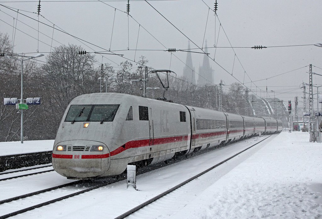 401 508 / 401 008 im verschneiten Kln Messe/Deutz am 07.12.2012