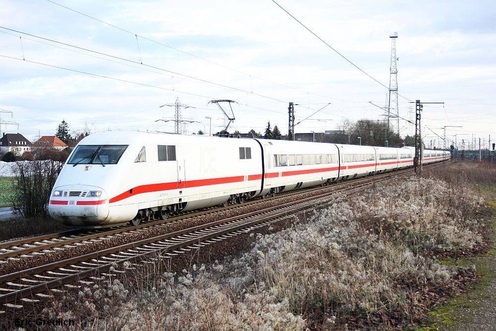 401 519 mit einem ICE von Berlin nach Interlaken in Ahlten.