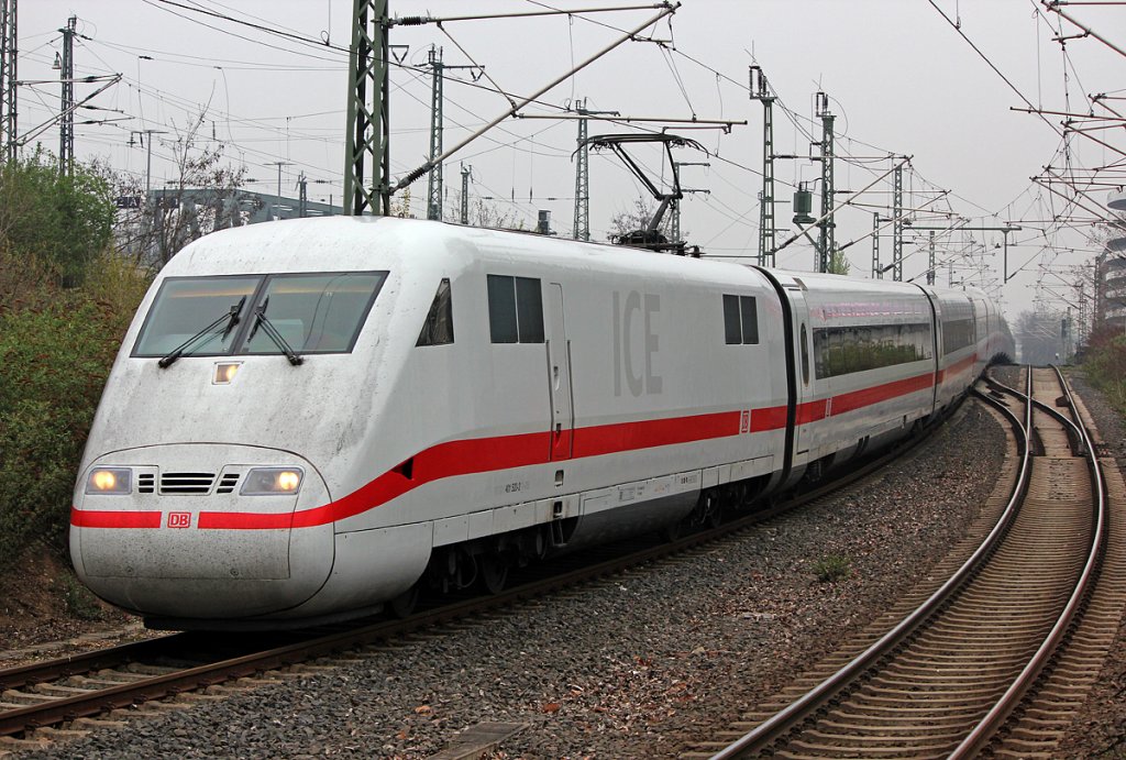 401 520-2 am ICE1024 in K�ln Messe/Deutz am 04.04.2012