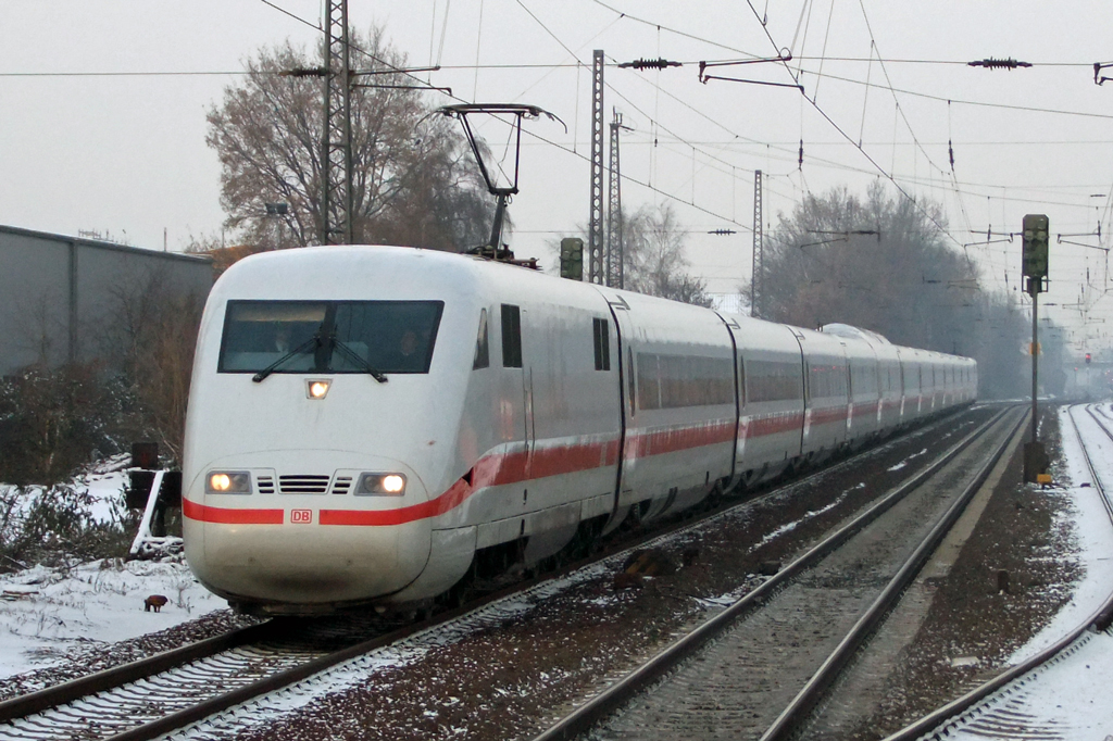 401 569-9 bei der Durchfahrt in Recklinghausen-Sd 3.12.2010