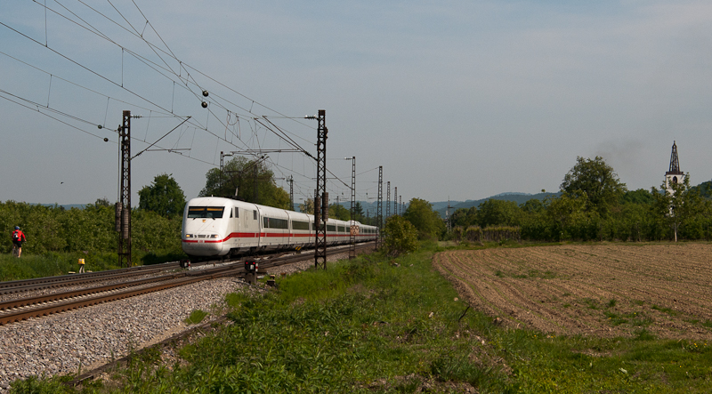 401 578-0  Bremerhaven  als ICE 373 (Frankfurt Main (Hbf) - Interlaken Ost) am 7. Mai 2011 in Denzlingen.