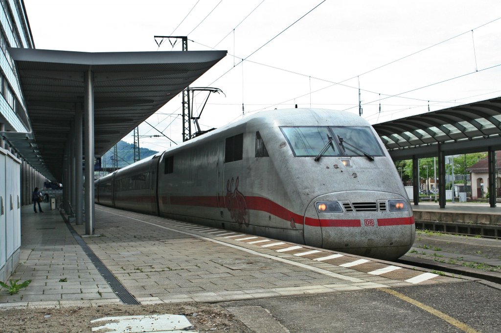 401 580-6 als ICE 72 aus Zrich nach Berlin Ostbahnhof am 09.05.13 bei der Einfahrt in Freiburg (Breisgau) Hbf.