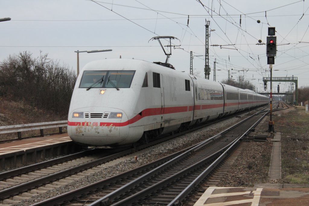 401 581-4  Interlaken  am 16.03.2013 mit seiner kaputten Front im Bahnhof von Orschweier.