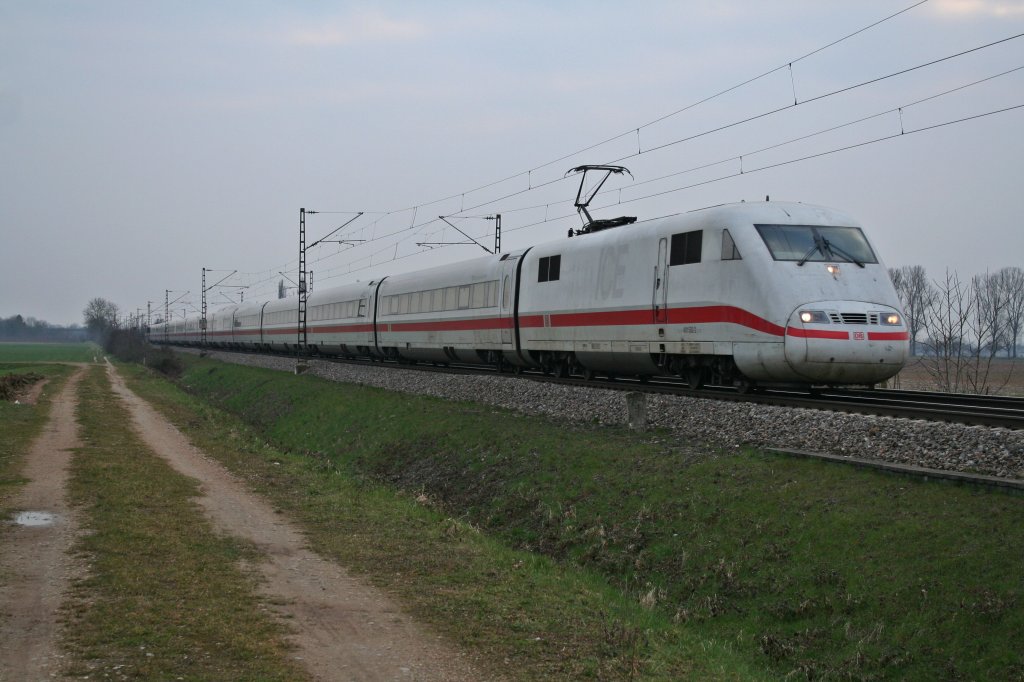 401 582-2 aus der Schweiz am 27.03.13 bei Hgelheim Richtung Norden.