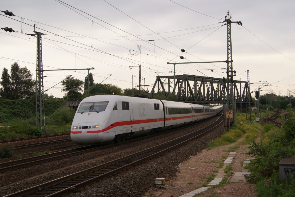 401 590  Basel  bei der Durchfahrt durch Veddel (Ballinstadt) am 18.08.2011