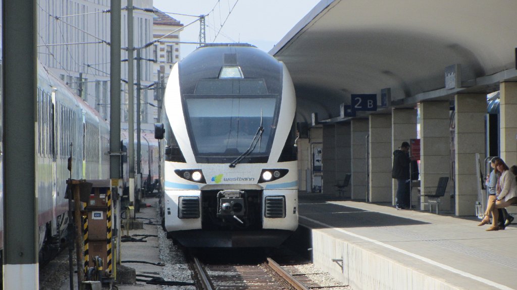 4010 *** als WB 17511  Hoher Komfort im Zug  (Freilassing-Wien Westbahnhof) in Wien Westbahnhof.(5.4.2012)