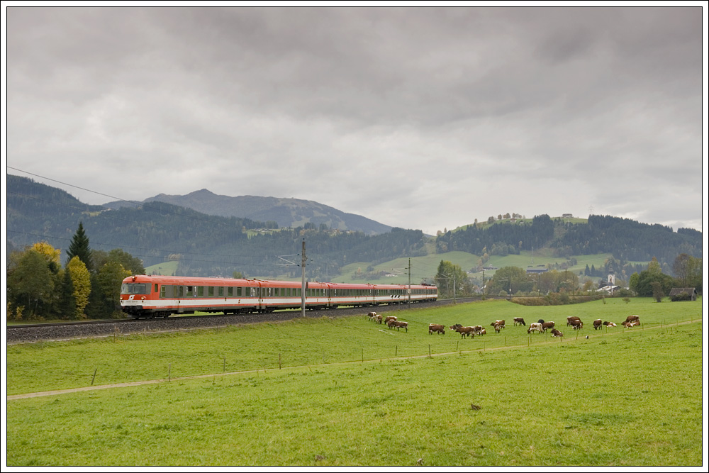 4010 009 mit Steuerwagen 6010 009 voraus als SLP 14267 von Bischofshofen nach Timelkam, am 5.10.2010 kurz nach Radstadt.