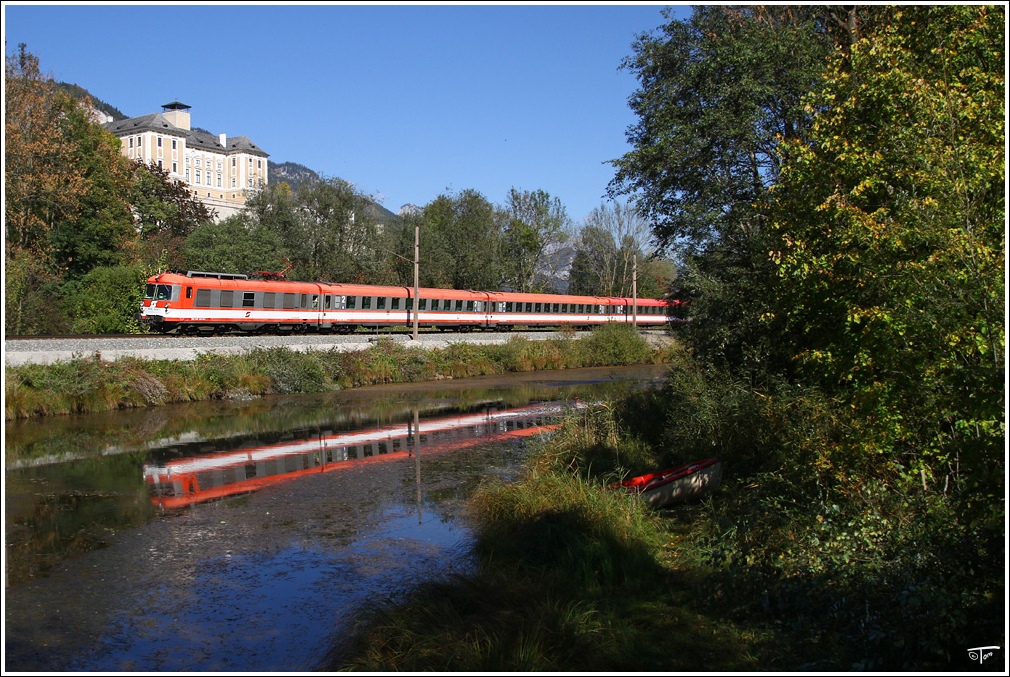 4010 009 der GEG (sterreichische Gesellschaft fr Eisenbahngeschichte), fhrt als Planstrom SDZ von Linz nach Bischofshofen. 
Trautenfels 4.10.2010