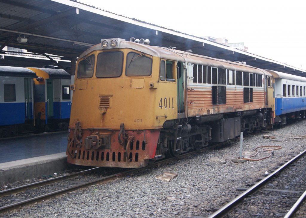 4011 im Kopfbahnhof Hua Lamphong , Bangkok am 09.11.2009