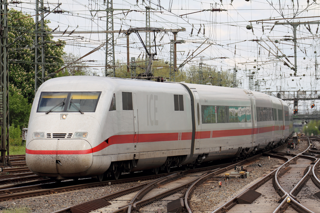 402 045-9 bei der Einfahrt in den Dortmunder Hbf. 9.5.2013