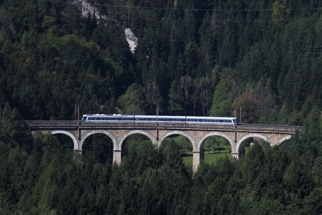 4020 234 auf der Kalten Rinne als R 2960 von Semmering (Sem) nach Payerbach-Reichenau (Pr) kurz vor Breitenstein (Bt); am 08.09.2012