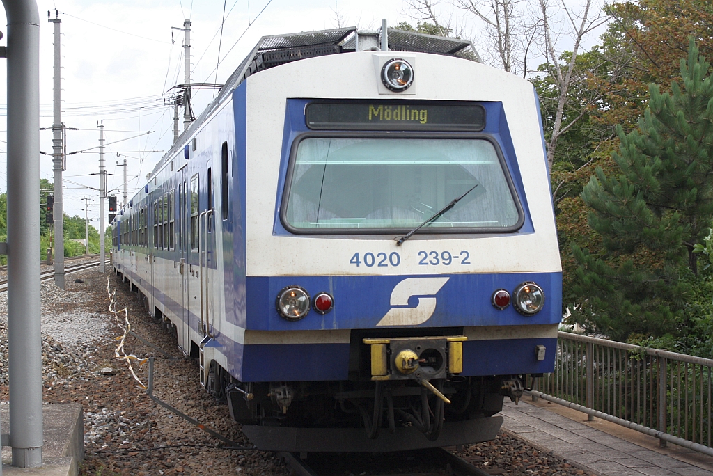 4020 239-2 am 24.Juli 2010 in der ÖBB Hst. Atzgersdorf-Mauer.