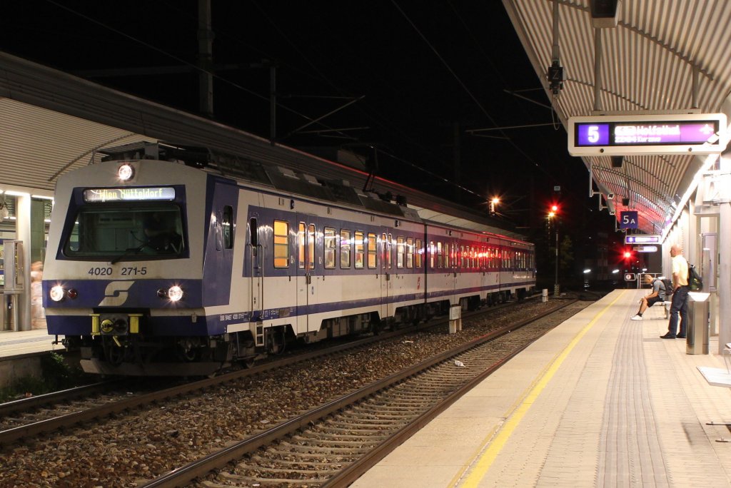 4020 271 als S 15 28881 von Mistelbach (Mb) nach Wien Htteldorf (Hf) ber Wien Meidling (Mi) hier im Bahnhof Wien Floridsdorf; am 14.08.2011