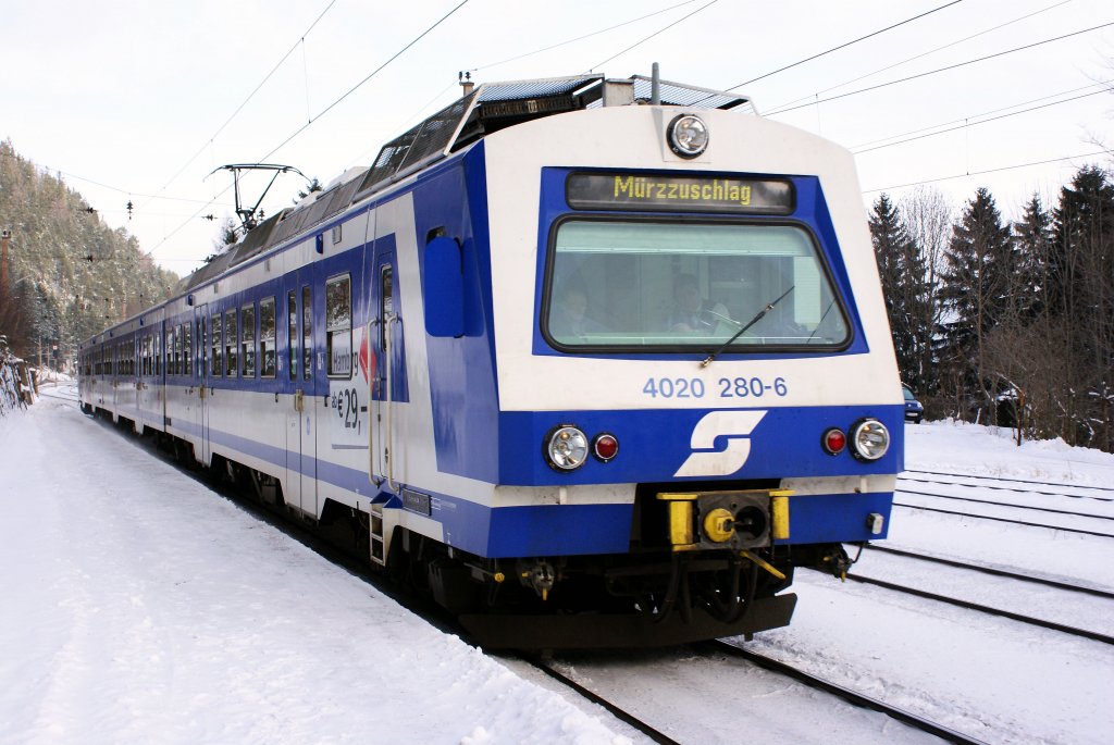 4020 280 bei der Einfahrt in den Bahnhof Semmering, 16.01.2010.