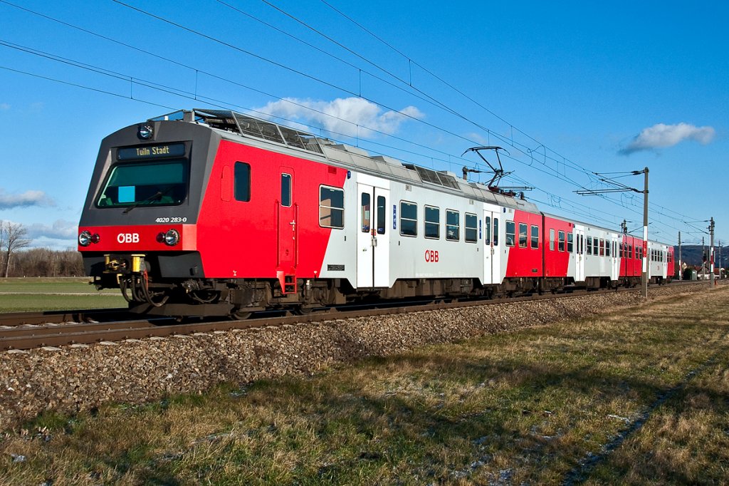 4020 283, unterwegs von Wien Franz Josefs Bahnhof nach Tulln Stadt. Langenlebarn, im Jnner 2013.