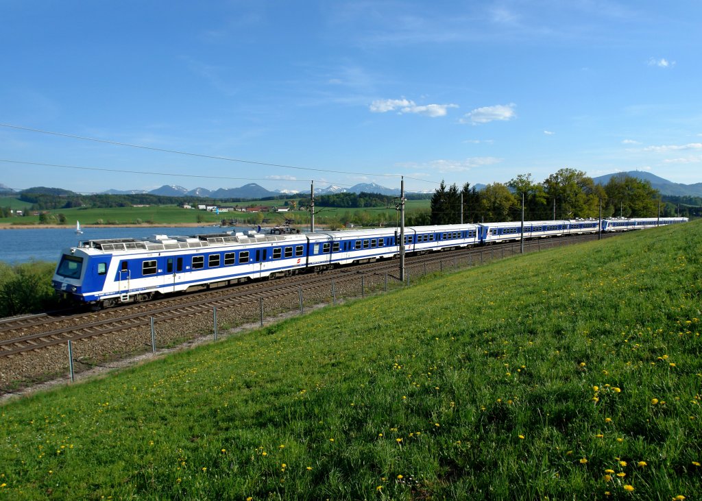 4020 291 und 2 weitere 4020 bei einer Sonderfahrt am 25.04.2009 unterwegs bei Seekirchen am Wallersee.