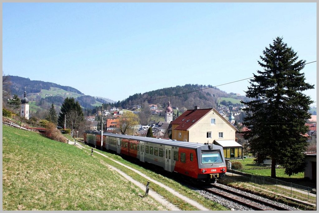 4020 296-7 am 30.03.11 als R 3514 kurz vor der Hst. Stadt Waidhofen/Ybbs.