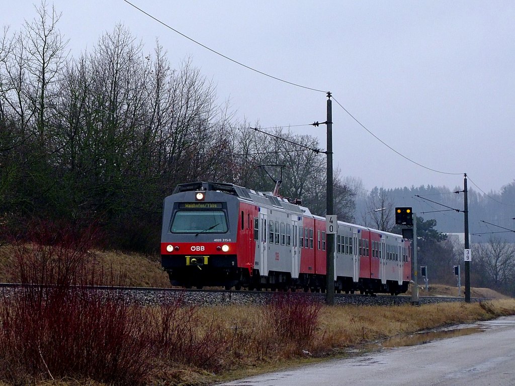 4020 315-2 ist als R3540 bei Greinsfurth Richtung Waidhofen/Ybbs unterwegs; 120328
