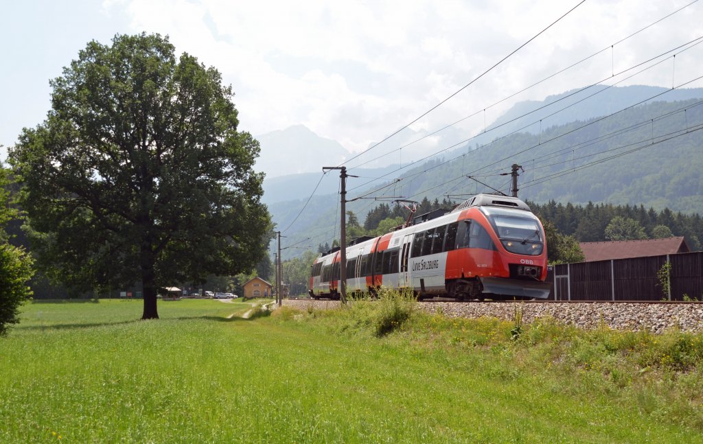 4023 007 hat soeben Bad Vigaun verlassen und fhrt nun weiter nach Freilassing. Fotografiert am 05.07.12.
