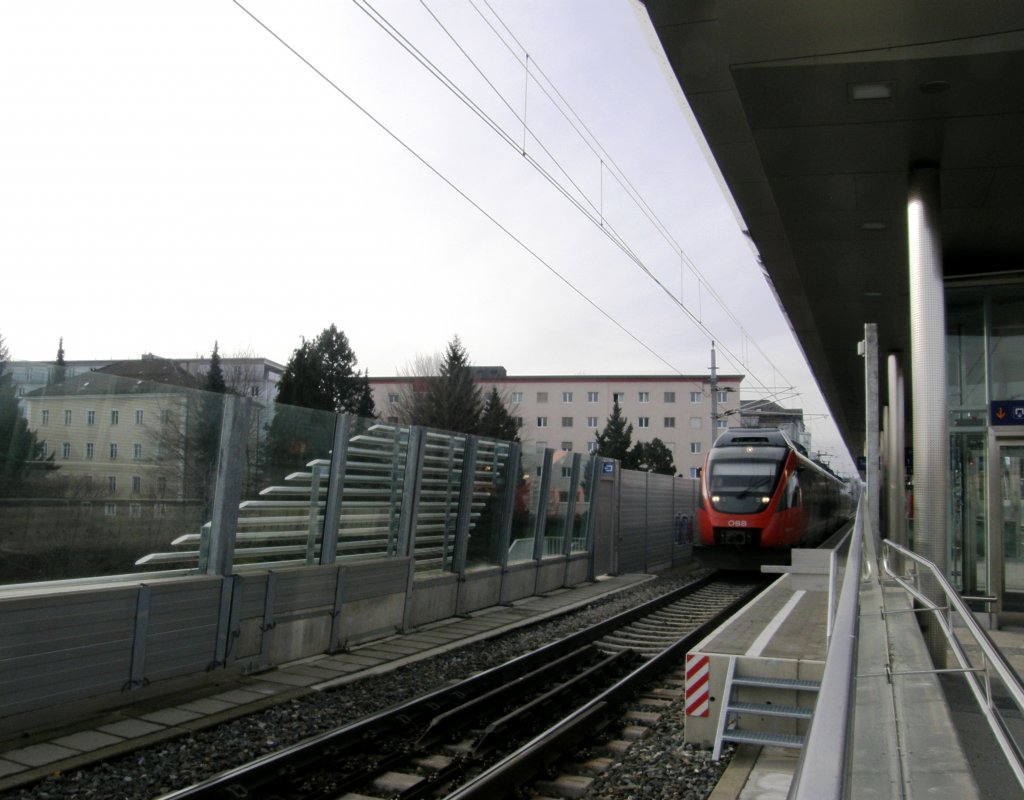 4024 018-6 hlt als S3 in Salzburg Mlln-Altstadt. (1.1.2010)