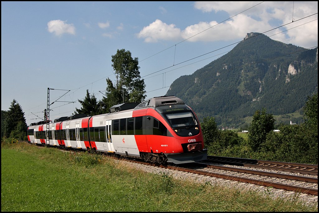 4024 067 ist als RB 5125 von Rosenheim nach Telfs-Paffenhofen unterwegs. (Kloster Raisach am 05.08.2009)