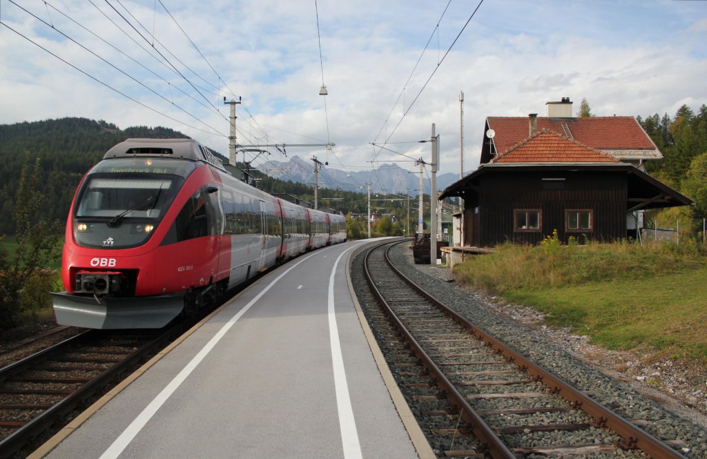 4024 091-3 als S5 der Tiroler Schnellbahn verlt am 4.10.2012 am spteren Nachmittag mit Ausgangspunkt Seefeld in Tirol die Haltestelle Reith auf der Fahrt nach Innsbruck.